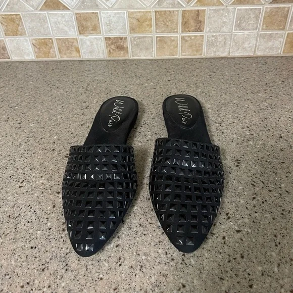 Wild Pair Antoinette Black Stud Mule Size 7 - Picture 5 of 5